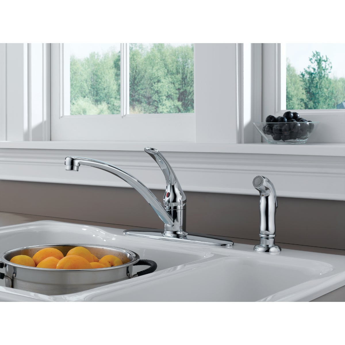 Delta Foundations 1-Handle Lever Kitchen Faucet with Side Spray, Chrome Image 2