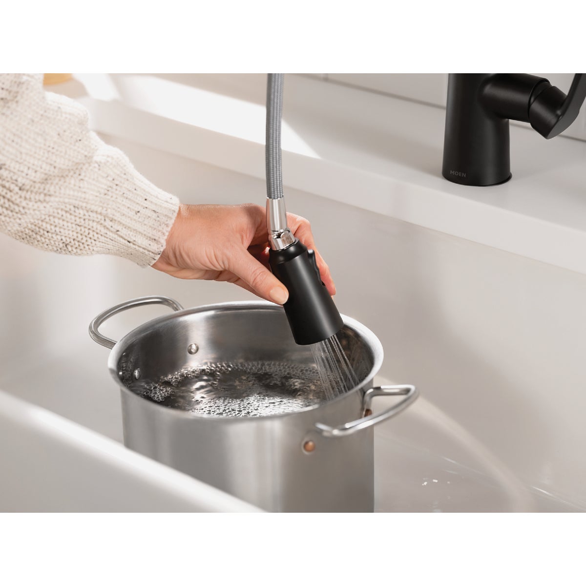 Moen Edwyn 1-Handle Pull-Down Kitchen Faucet with Soap Dispenser, Matte Black Image 3