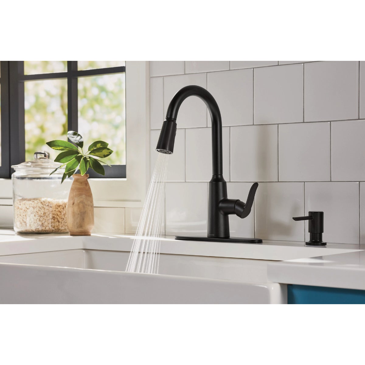 Moen Edwyn 1-Handle Pull-Down Kitchen Faucet with Soap Dispenser, Matte Black Image 4