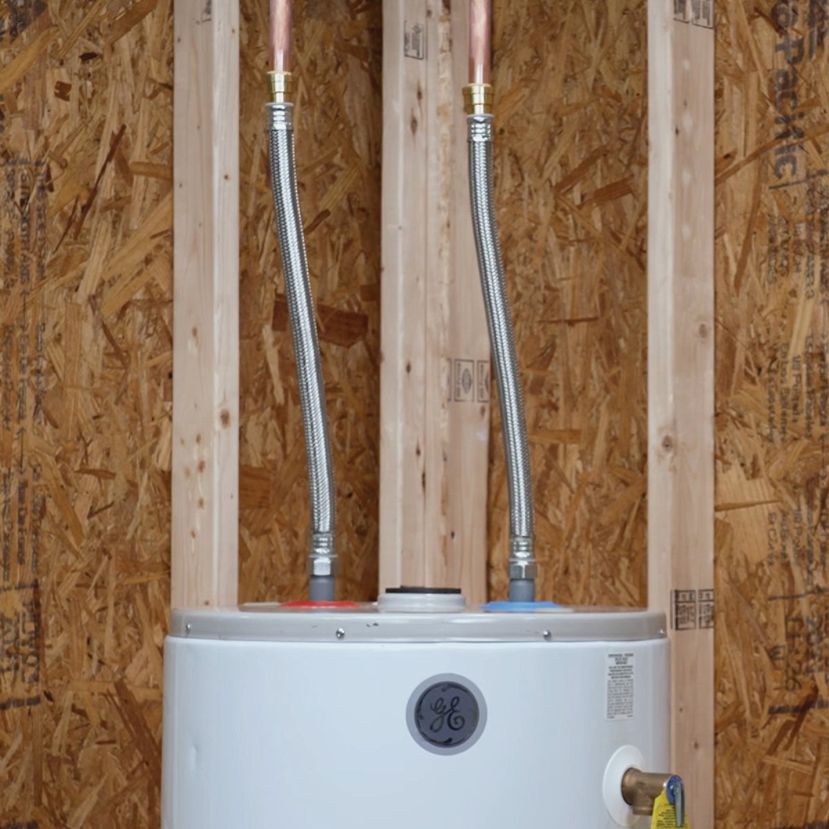 QuickFitting 3/4 In. Push-to-Connect x 3/4 In. FIP x 18 In. Braided Stainless Steel Water Heater Connector Hose Image 2