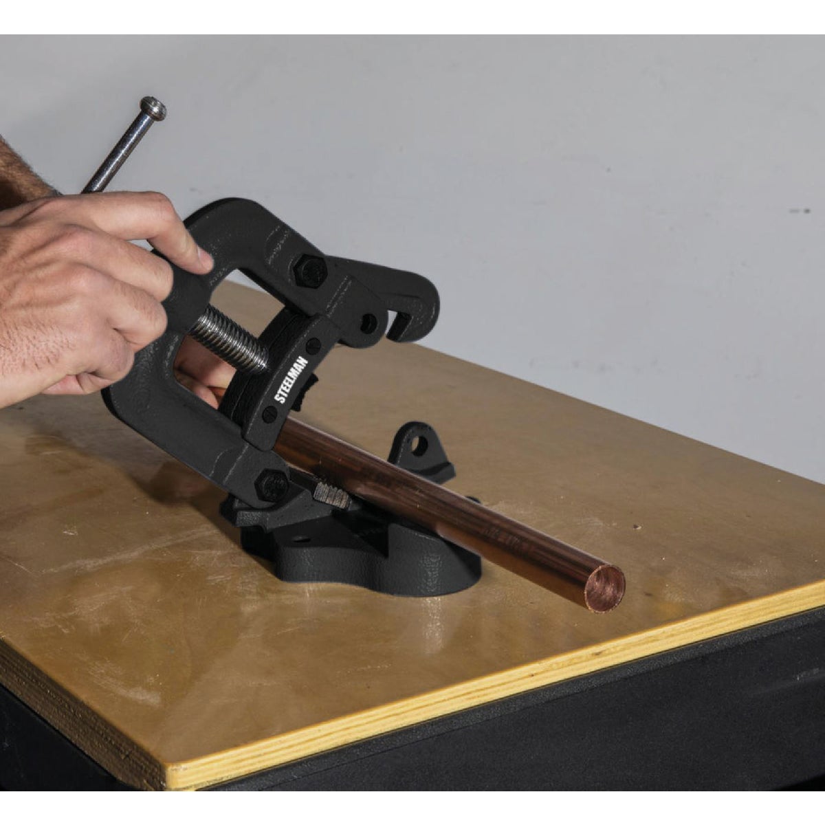 Steelman 2 In. Yoke Vise Image 3