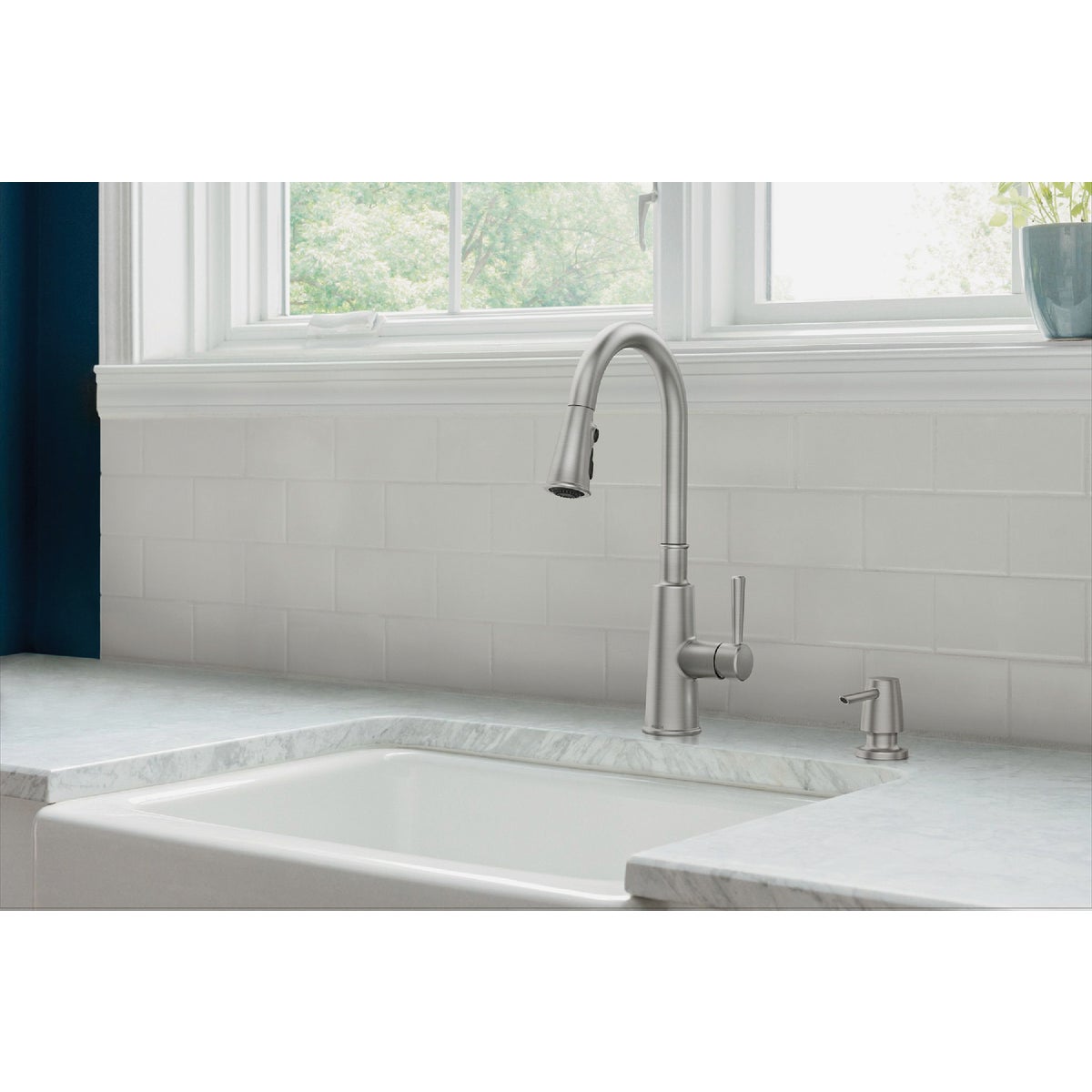 Moen Fenn 1-Handle Pull-Down Kitchen Faucet, Stainless Steel Image 2