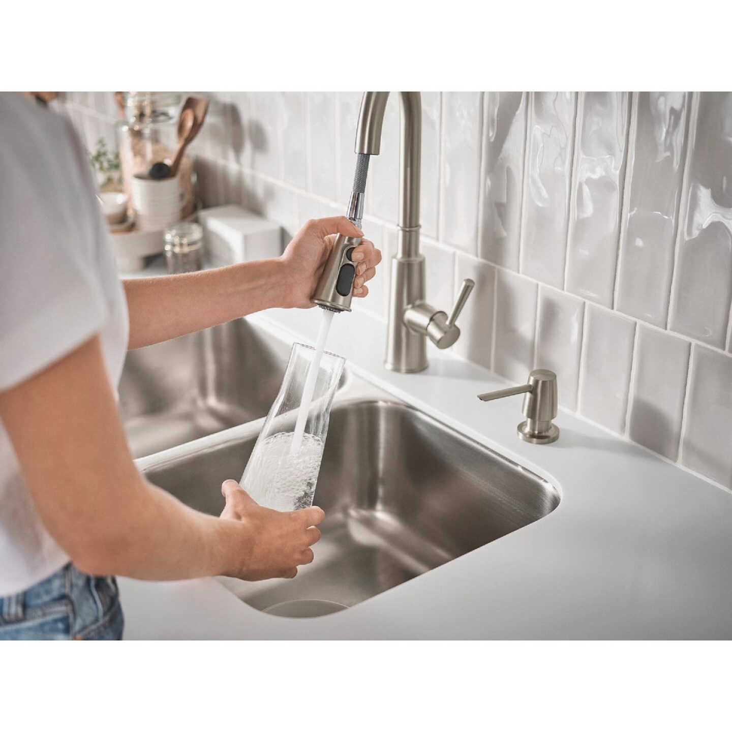 Moen Fenn 1-Handle Pull-Down Kitchen Faucet, Stainless Steel Image 3