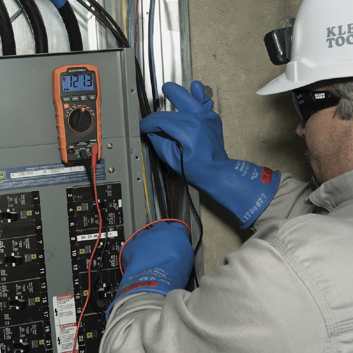 Klein 600V Auto Ranging Digital Multimeter Image 2