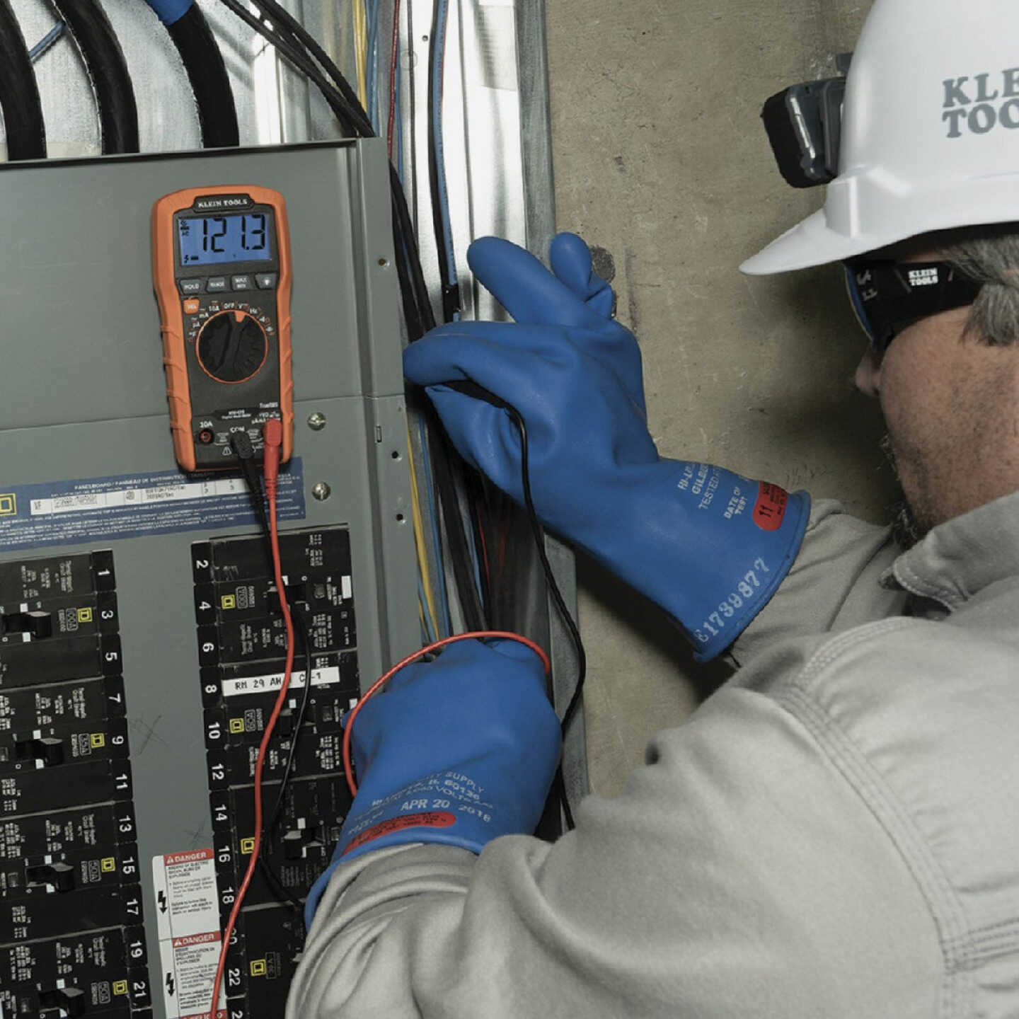 Klein 600V Auto Ranging Digital Multimeter Image 2