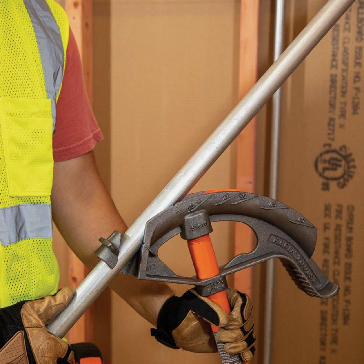 Klein 1 In. EMT Iron Conduit Bender with Angle Setter Image 3