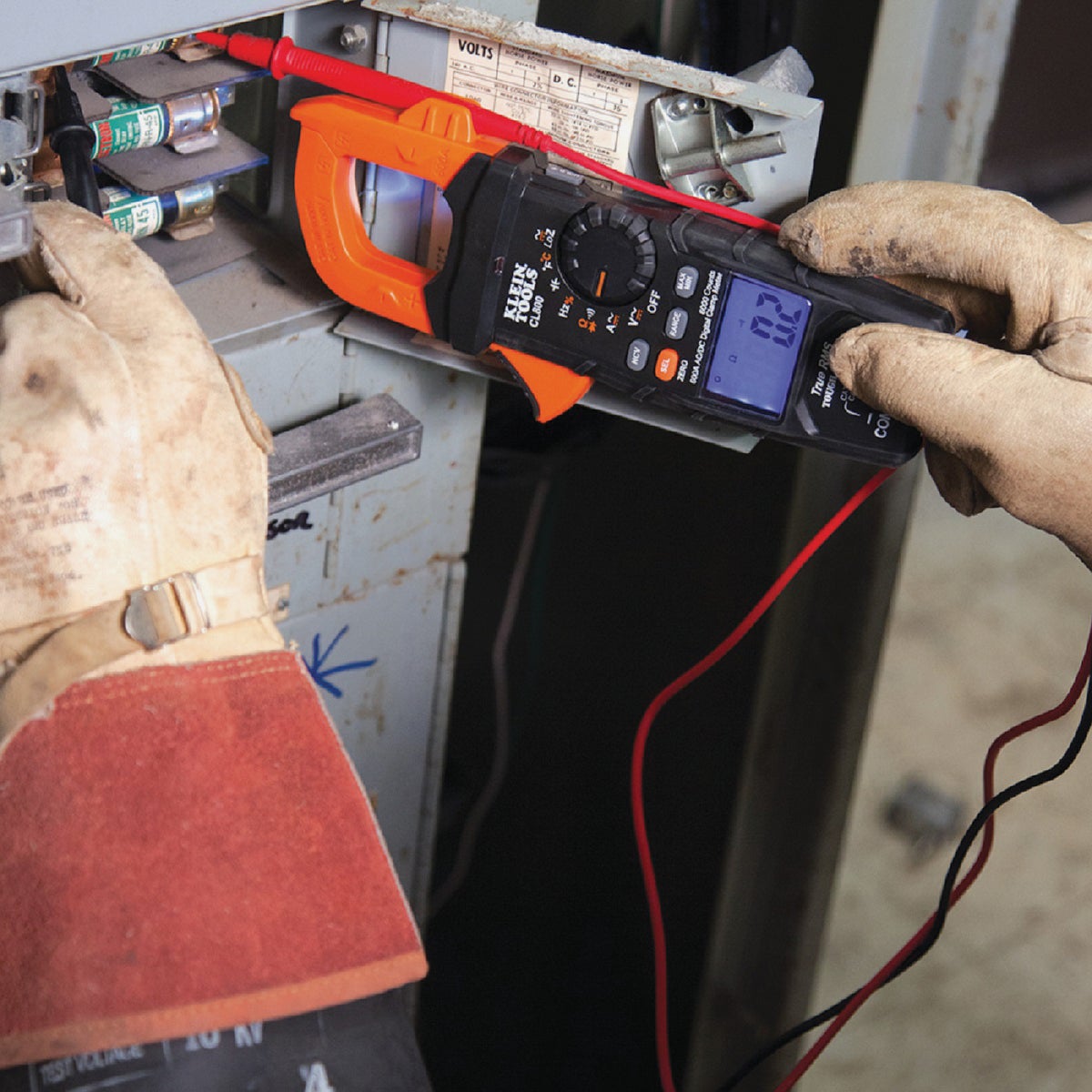 Klein 1000V AC/DC Auto-Ranging Clamp Meter Image 4