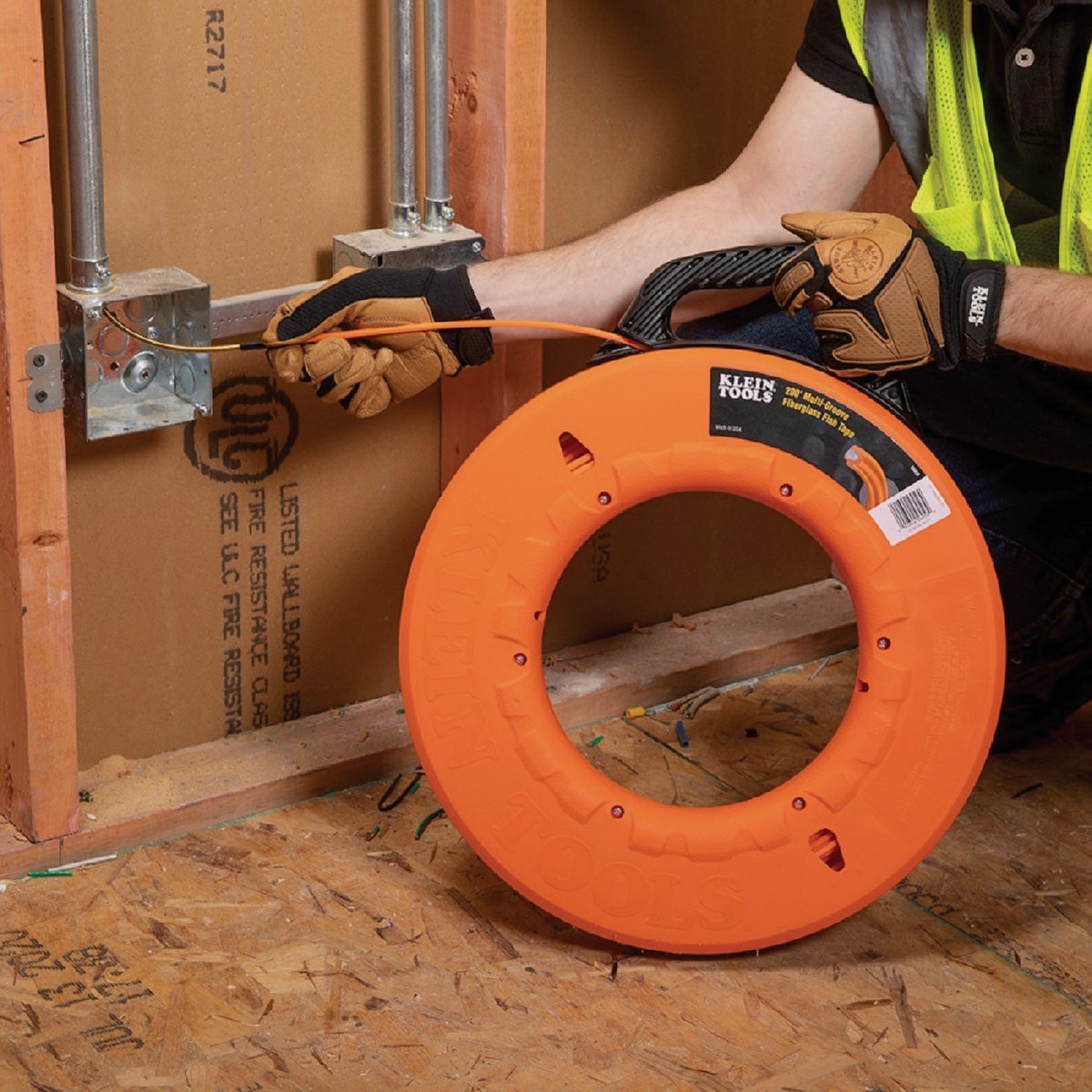 Klein 3/16 In. W. x 200 Ft. L. Multi-Groove Fiberglass Fish Tape Image 3