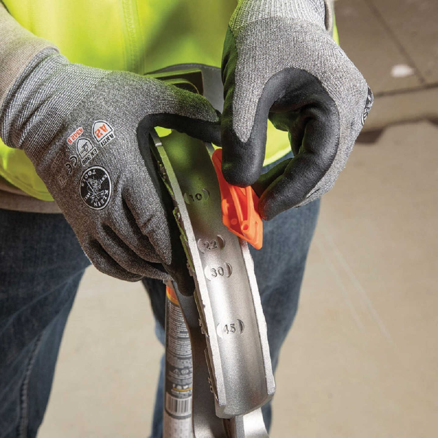 Klein Tools 1/2 In. EMT Aluminum Conduit Bender with Angle Setter Image 4