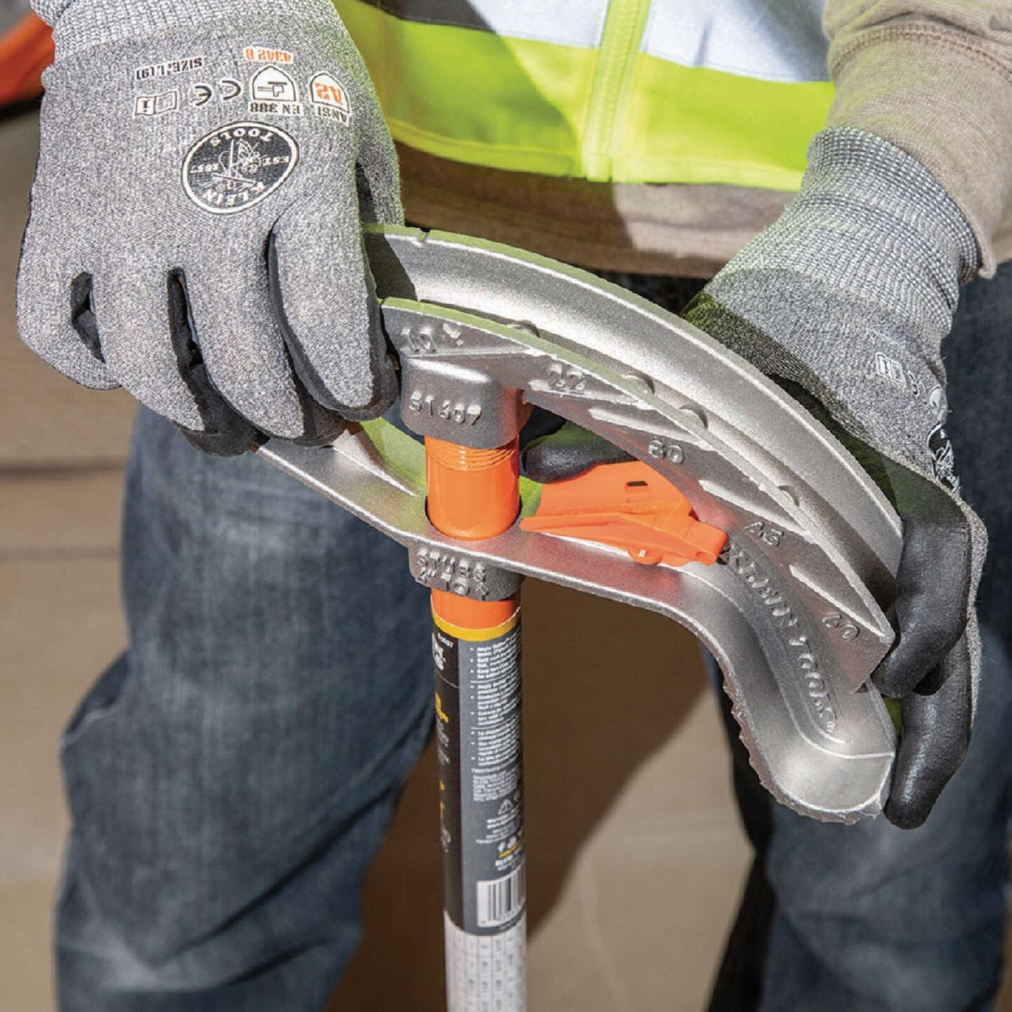 Klein Tools 1/2 In. EMT Aluminum Conduit Bender with Angle Setter Image 3