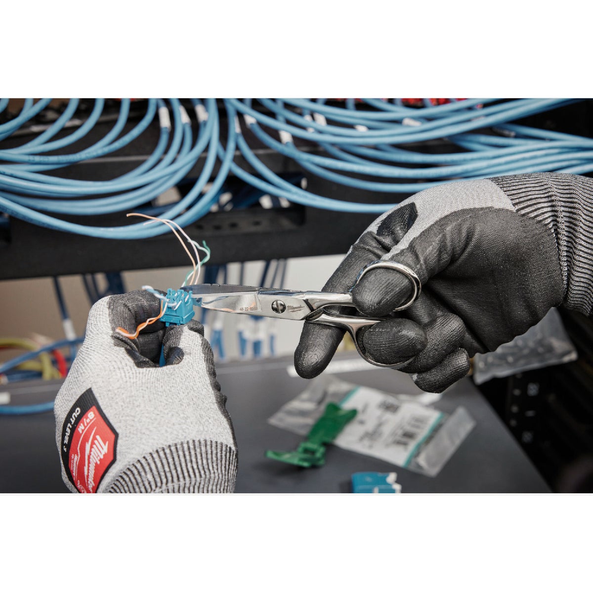 Milwaukee Electrician Scissors Image 2
