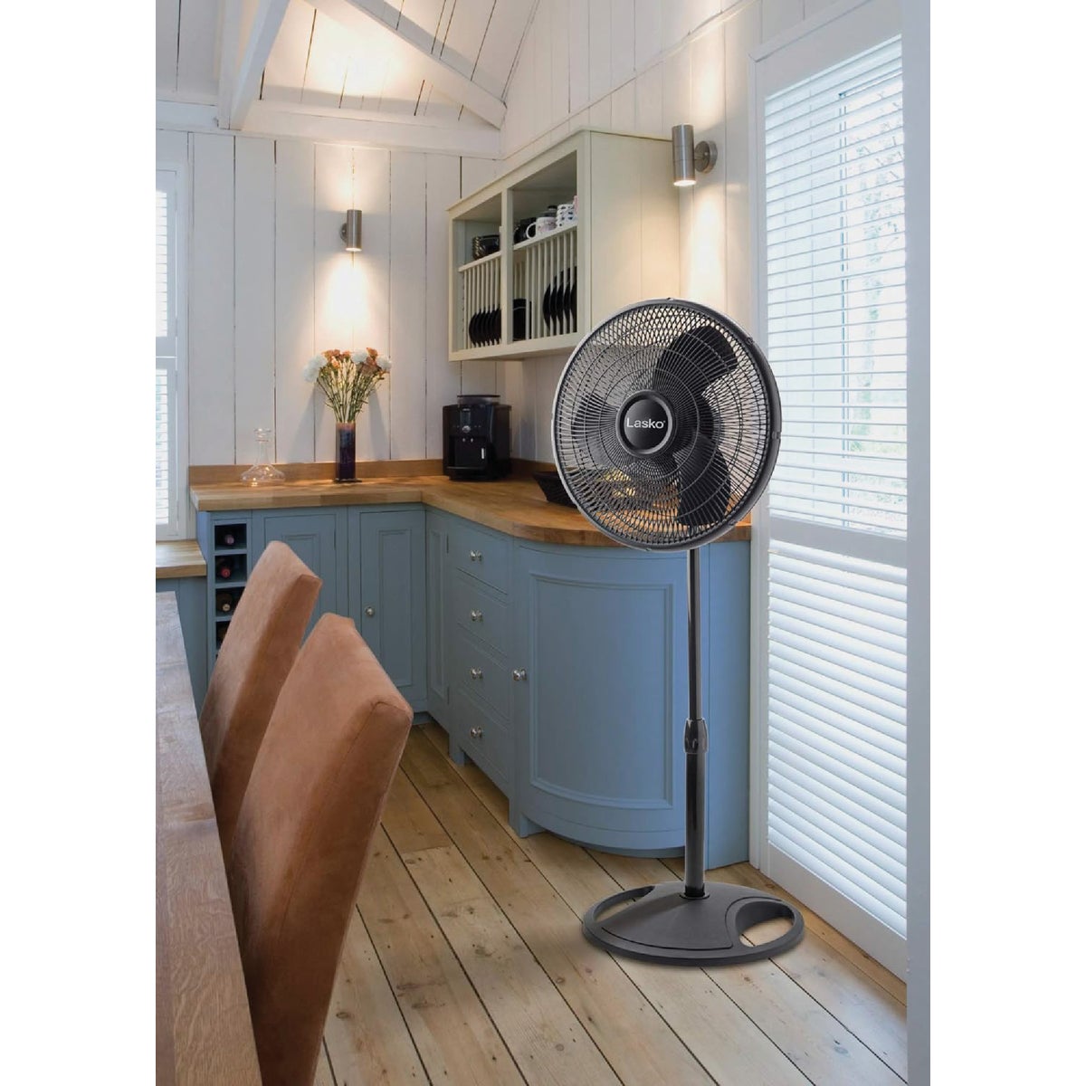 Lasko 16 In. Black Pedestal Fan Image 6