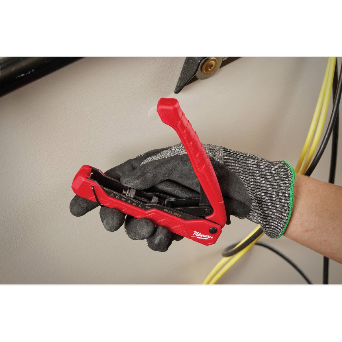 Milwaukee Coax Compression Crimper Image 5