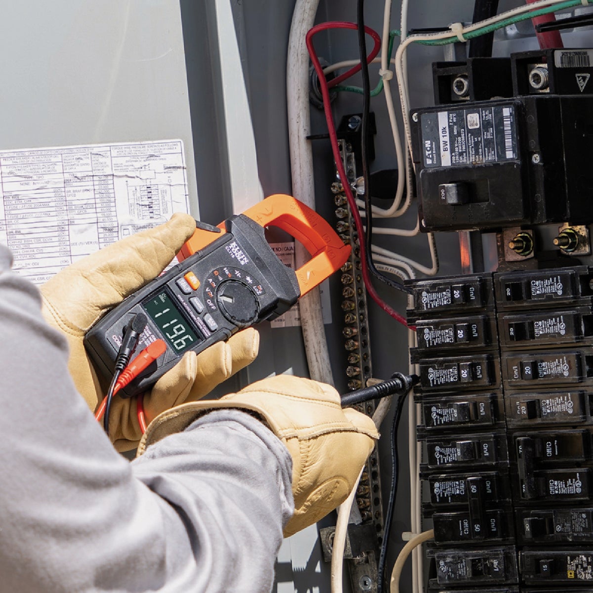 Klein 600A AC/DC Auto-Ranging Digital Pro Clamp Meter Image 4