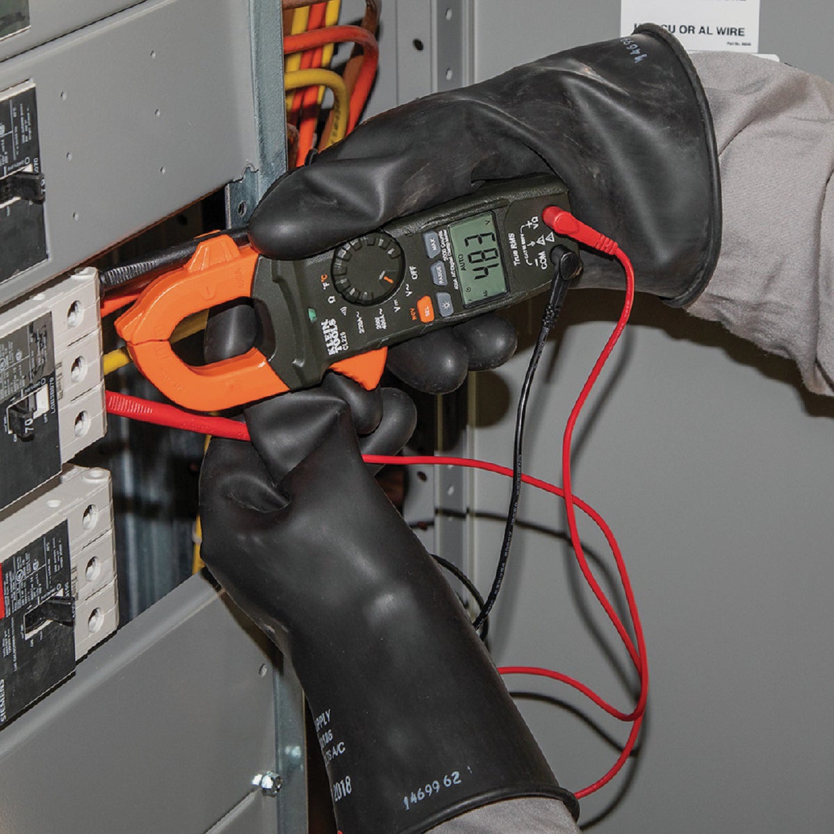 Klein 600V AC/DC Digital Clamp Meter Image 3