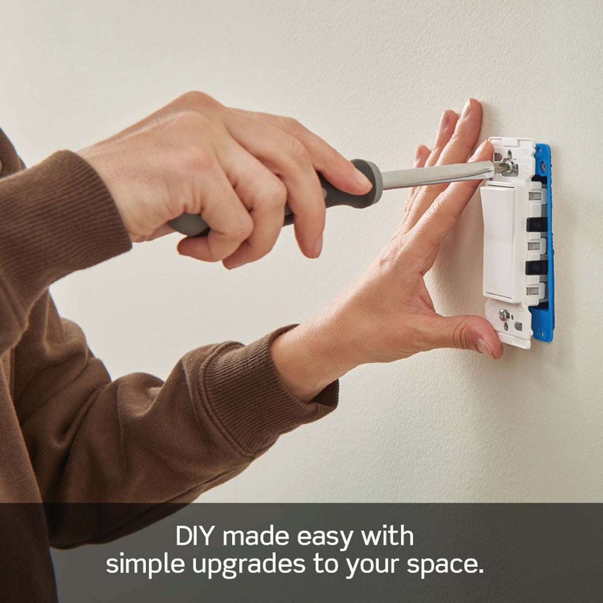 Leviton Decora Lever Edge Residential Grade 15A Rocker Single Pole Switch, White (10-Pack) Image 6