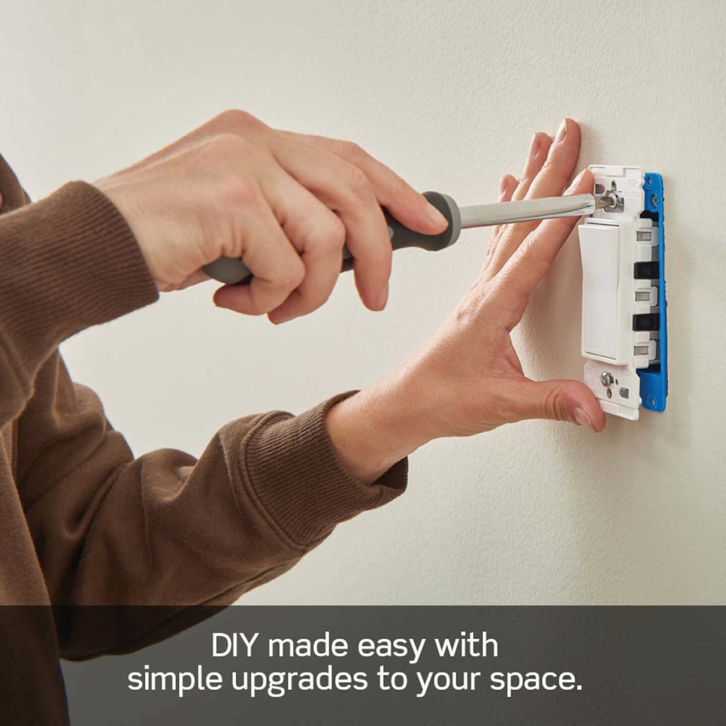 Leviton Decora Edge Residential Grade 15A Rocker Single Pole Switch, White (10-Pack) Image 6