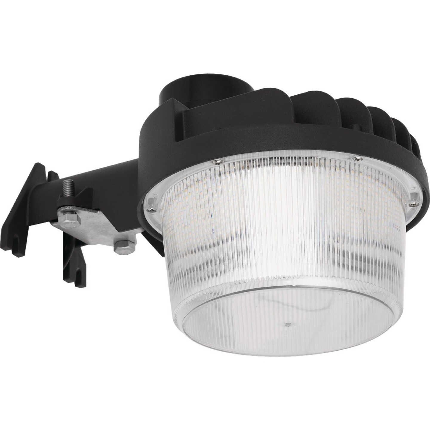 Dusk to Dawn LED Outdoor Area Light, 8644 Lm. Image 1