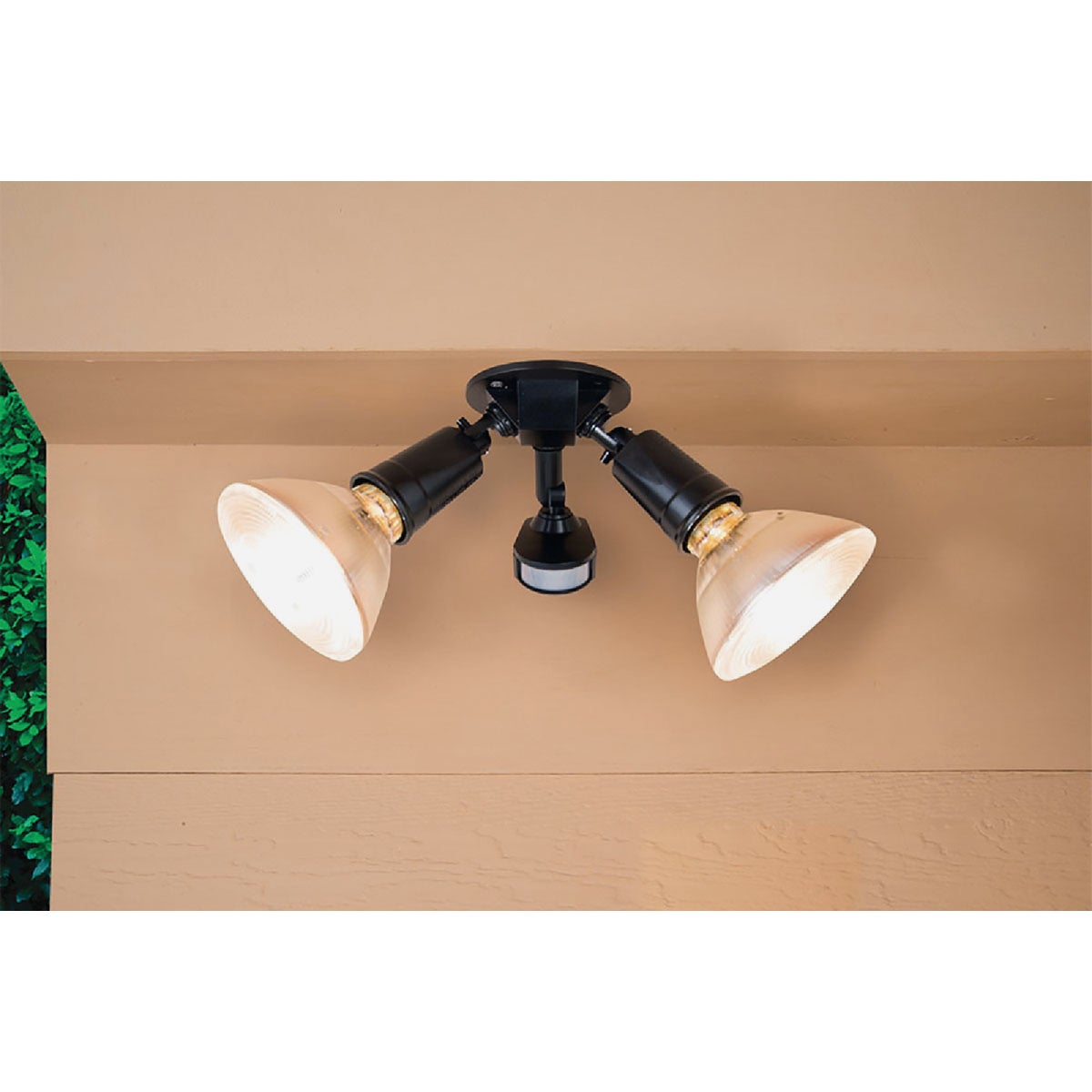Halo Black Motion Sensing Dusk To Dawn Incandescent Floodlight Fixture Image 2