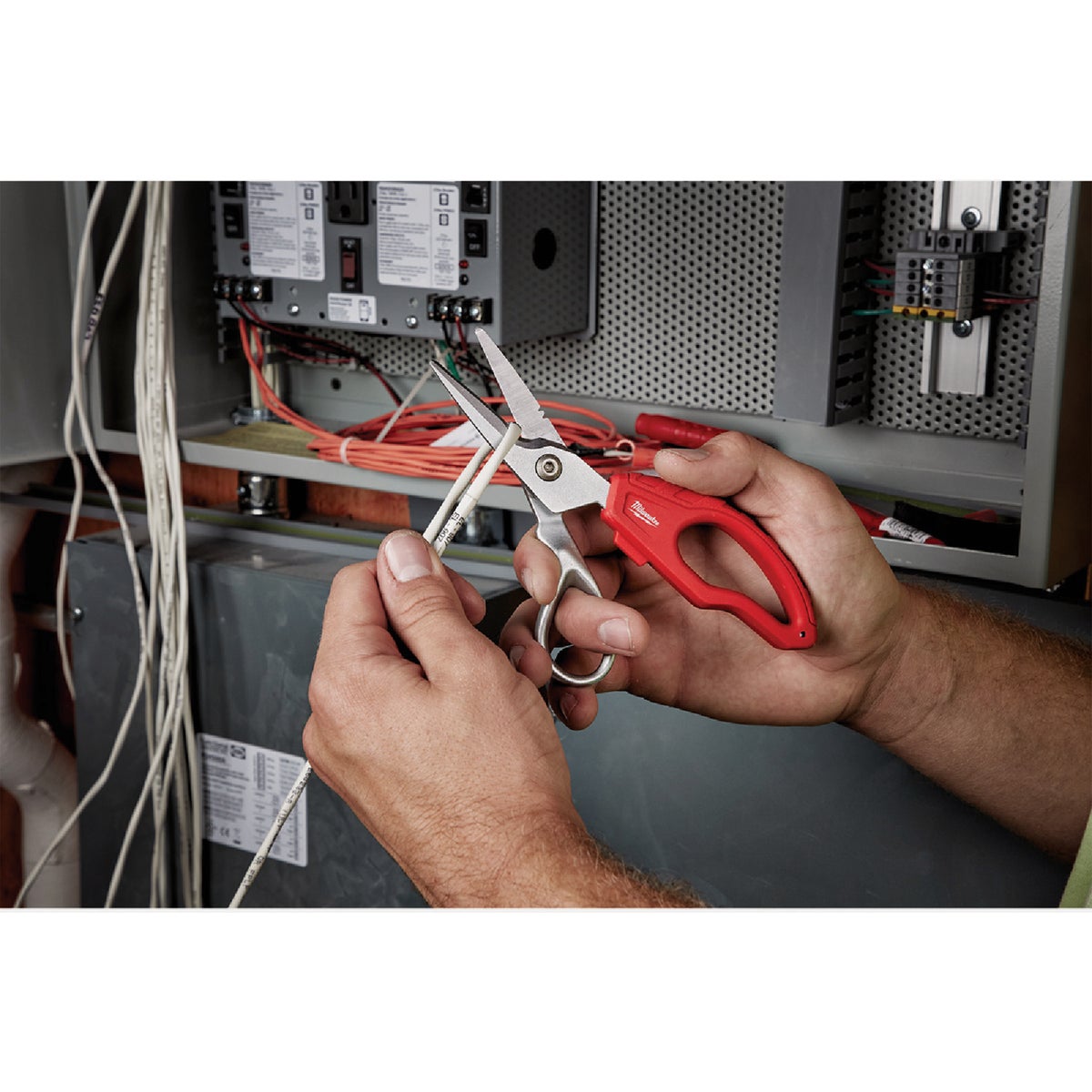 Milwaukee 2 In. Electrician Snips Image 2