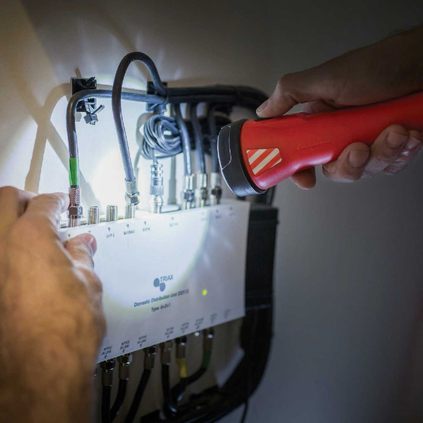 Energizer Weatheready LED AA Waterproof Flashlight Image 3