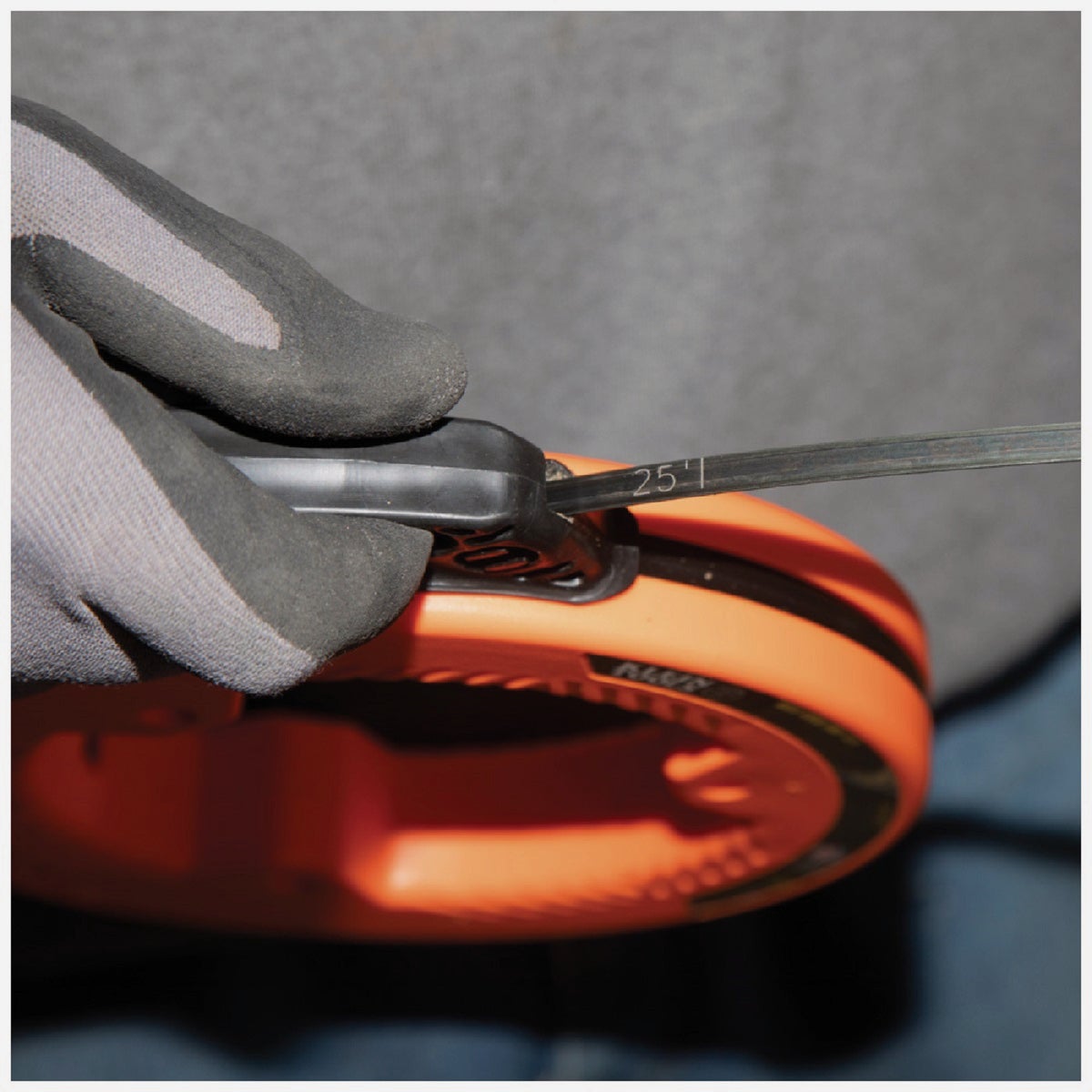 Klein 1/4 In. W. x 25 Ft. L. Steel Fish Tape Image 4