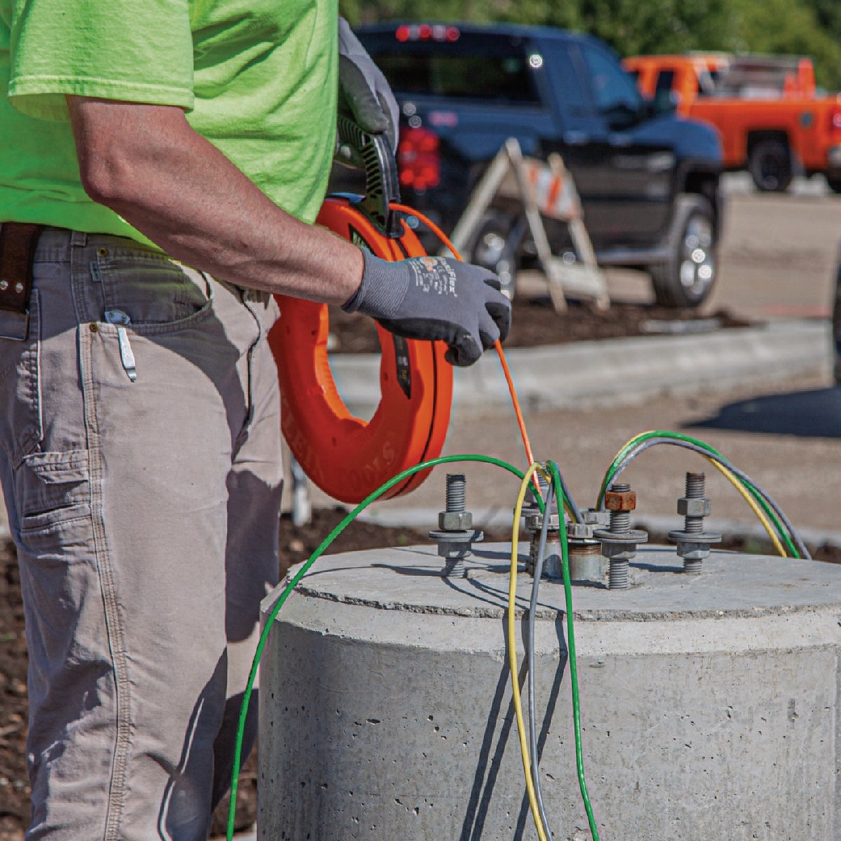 Klein 3/16 In. W. x 100 Ft. L. Fiberglass Fish Tape with Spiral Steel Leader Image 5