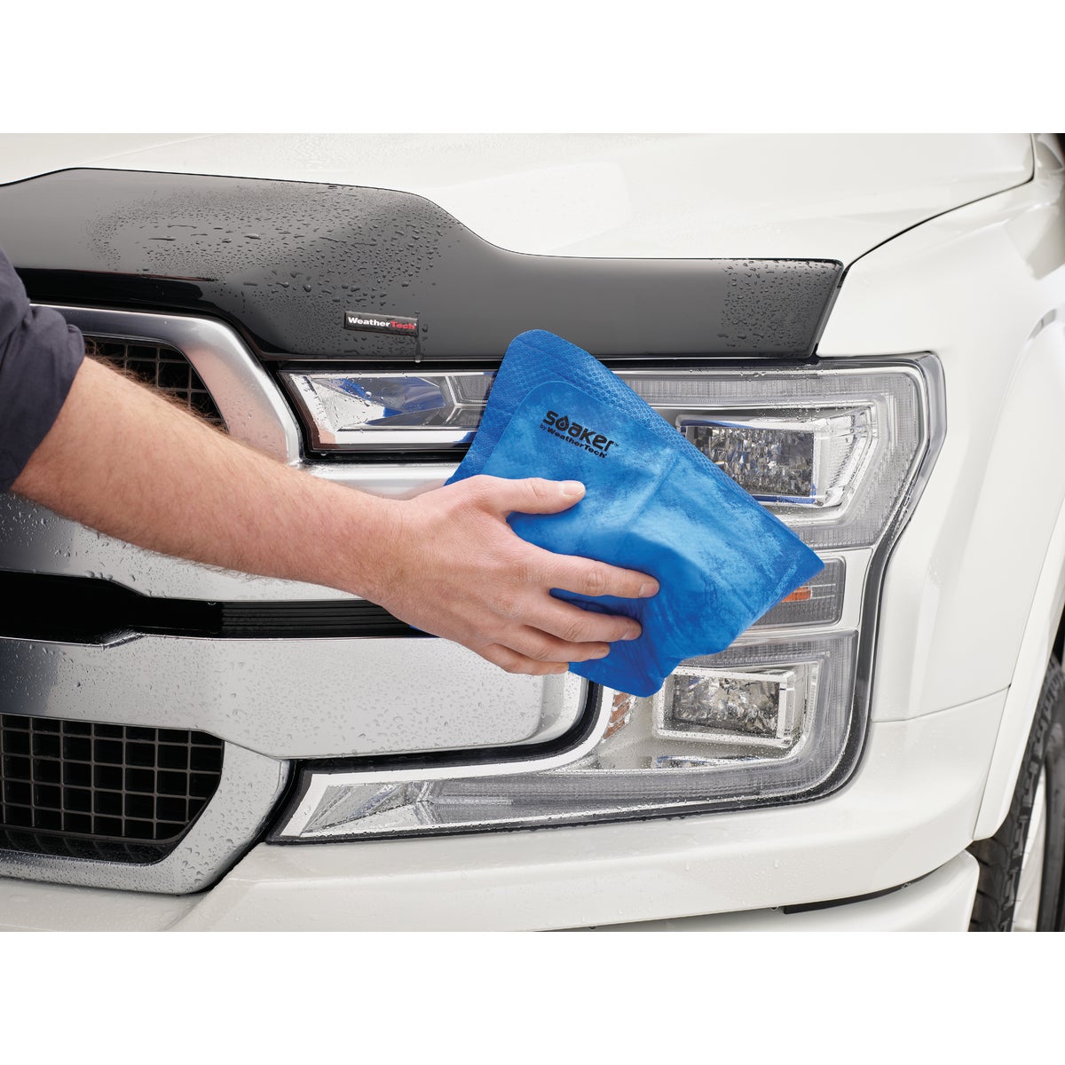 WeatherTech Soaker 17 In. W x 27 In. L Detailing Towel Image 3
