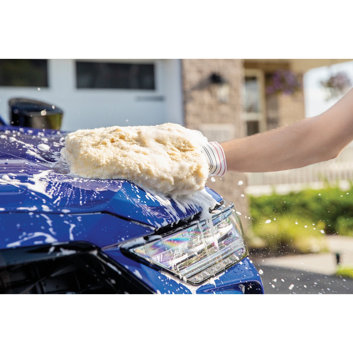 WeatherTech Synthetic Fiber Wash Mitt Image 2