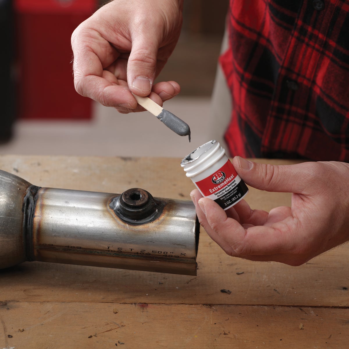 J-B Weld ExtremeHeat 3 Oz. Metal Filler Image 2