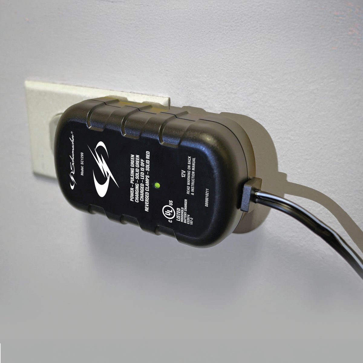  Schumacher Automatic 12V 0.75-Amp Auto Battery Charger Image 5