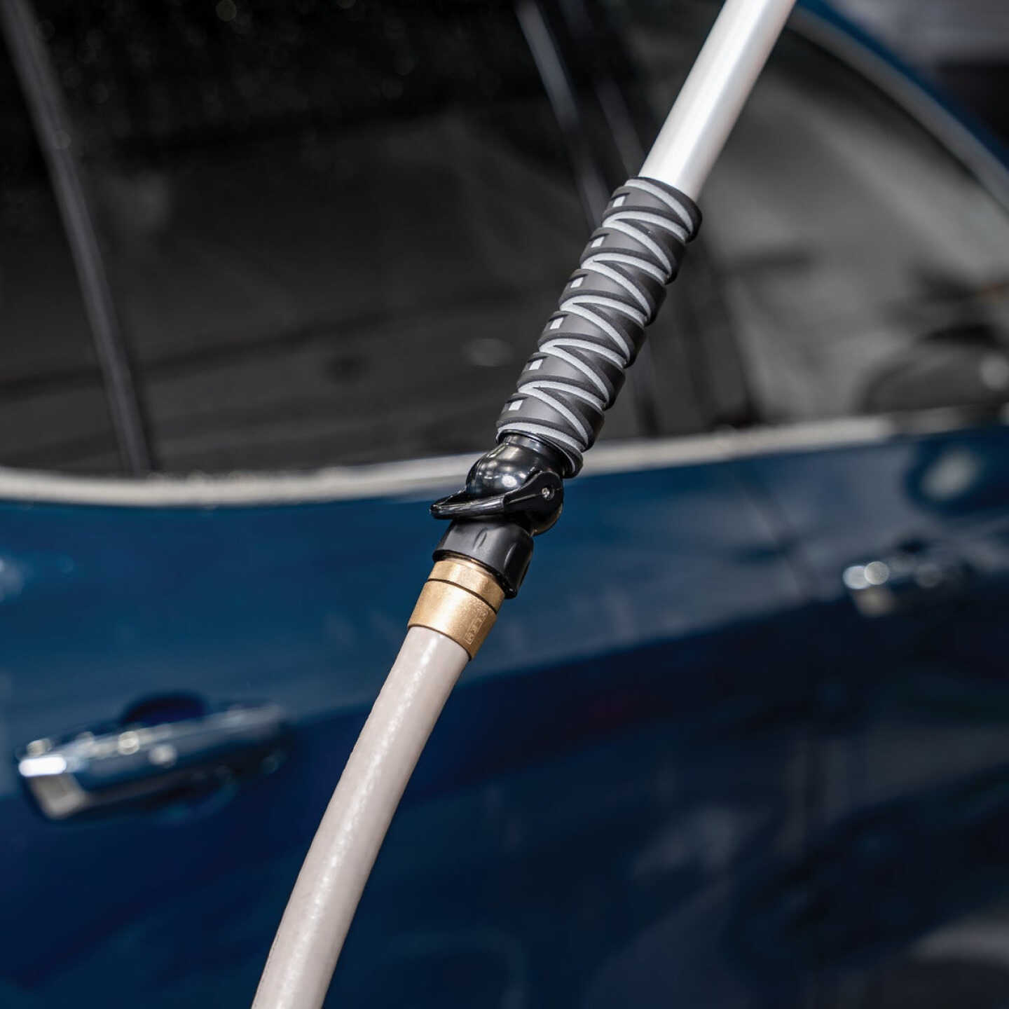 Viking 10 In. Deluxe Flo-Thru Wash Brush with 38 In. to 63-1/2 In. Telescoping Handle Image 3