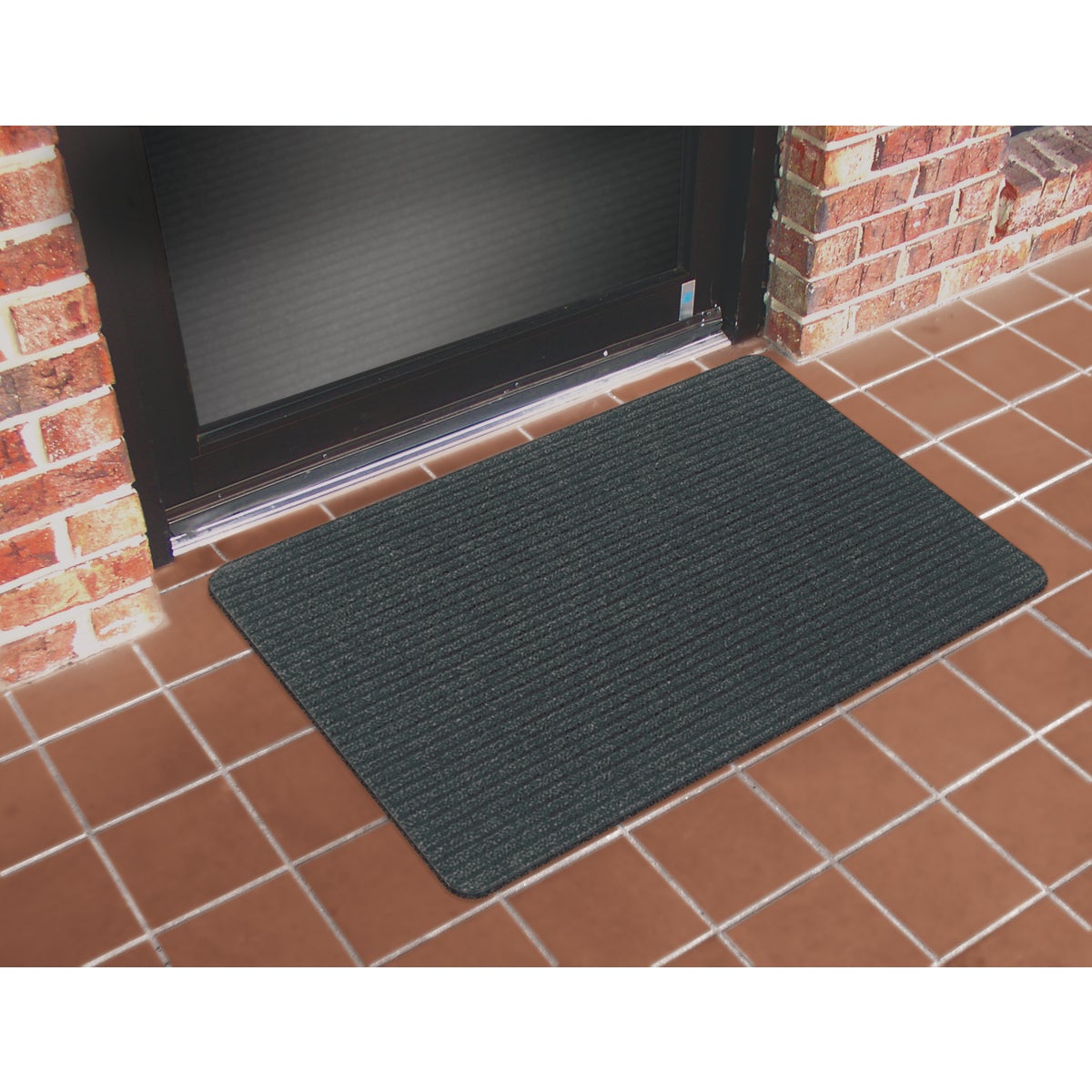 Apache 20 In. x 30 In. Carpet/Recycled Rubber TriRib Door Mat Image 2