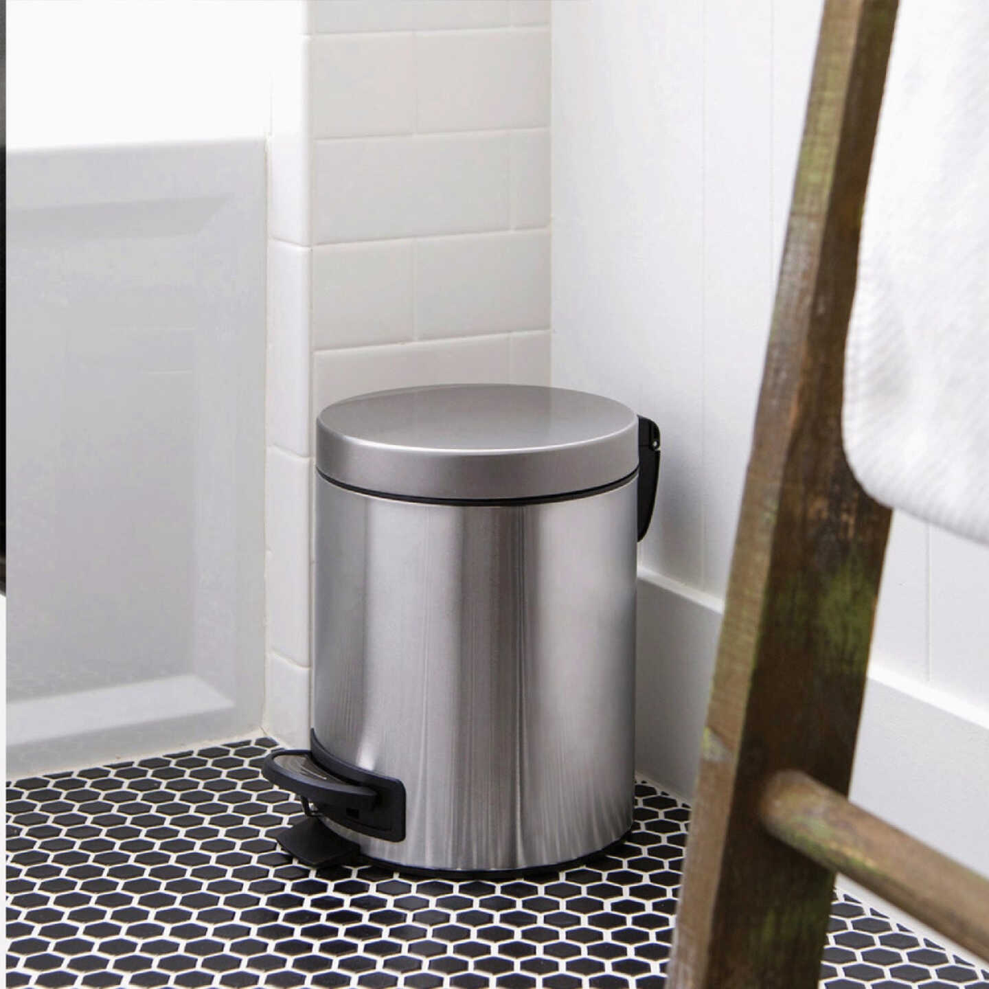 Ninestars 1.3 Gal. Foot Pedal Round Trash Can Image 2