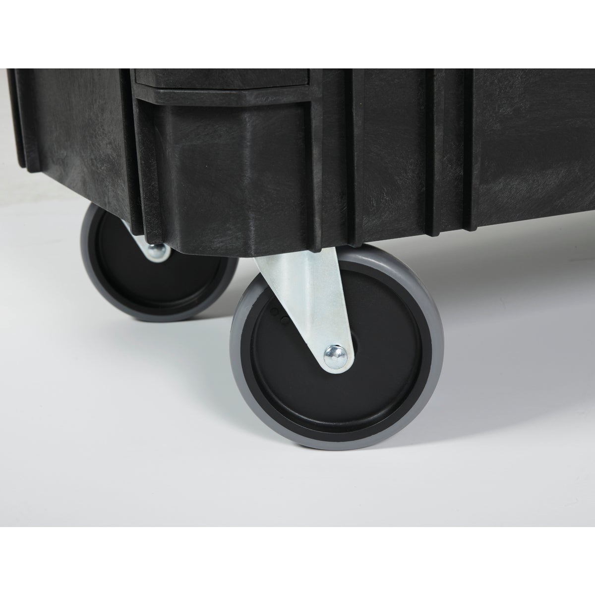 Channellock Heavy-Duty 240 Lb./Shelf Utility Cart Image 4