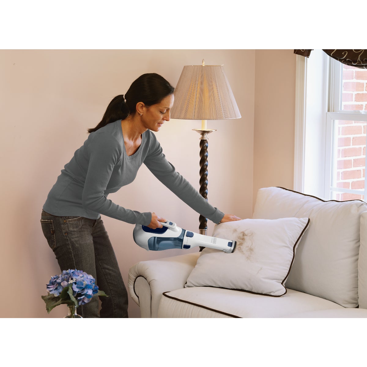 Black & Decker Dustbuster 10.8V Cordless Handheld Vacuum Cleaner, Magic Blue Image 4