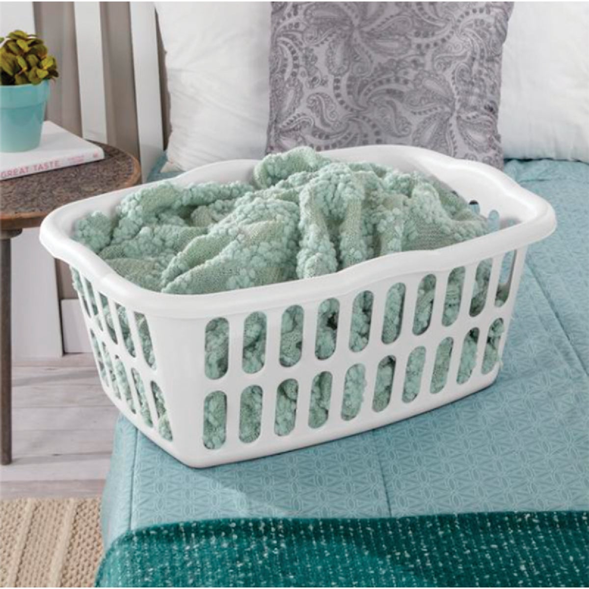 Sterilite 1.5 Bushel Laundry Basket Image 3