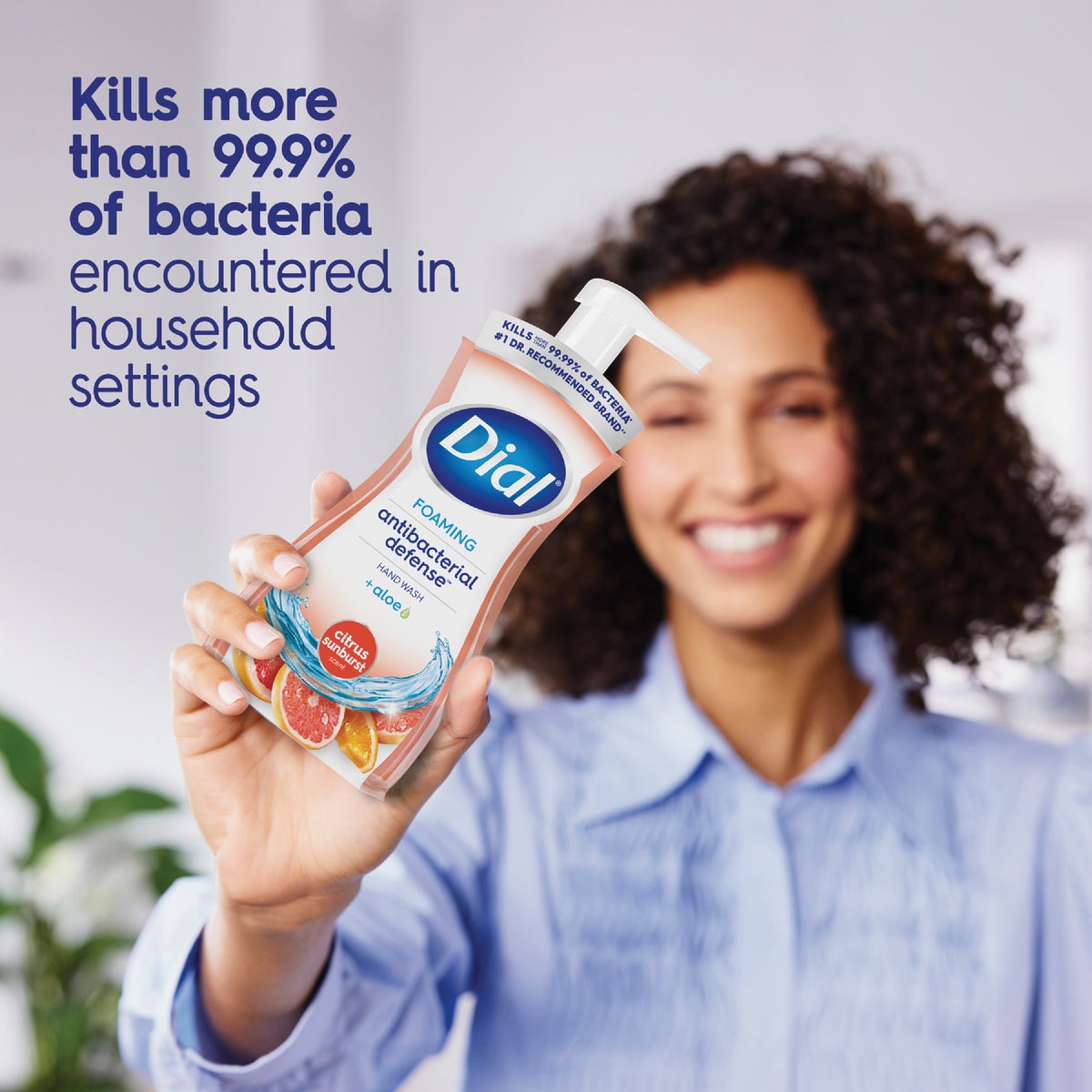 Dial Antibacterial Defense 7.5 Oz. Citrus Sunburst + Aloe Foaming Hand Wash Image 3