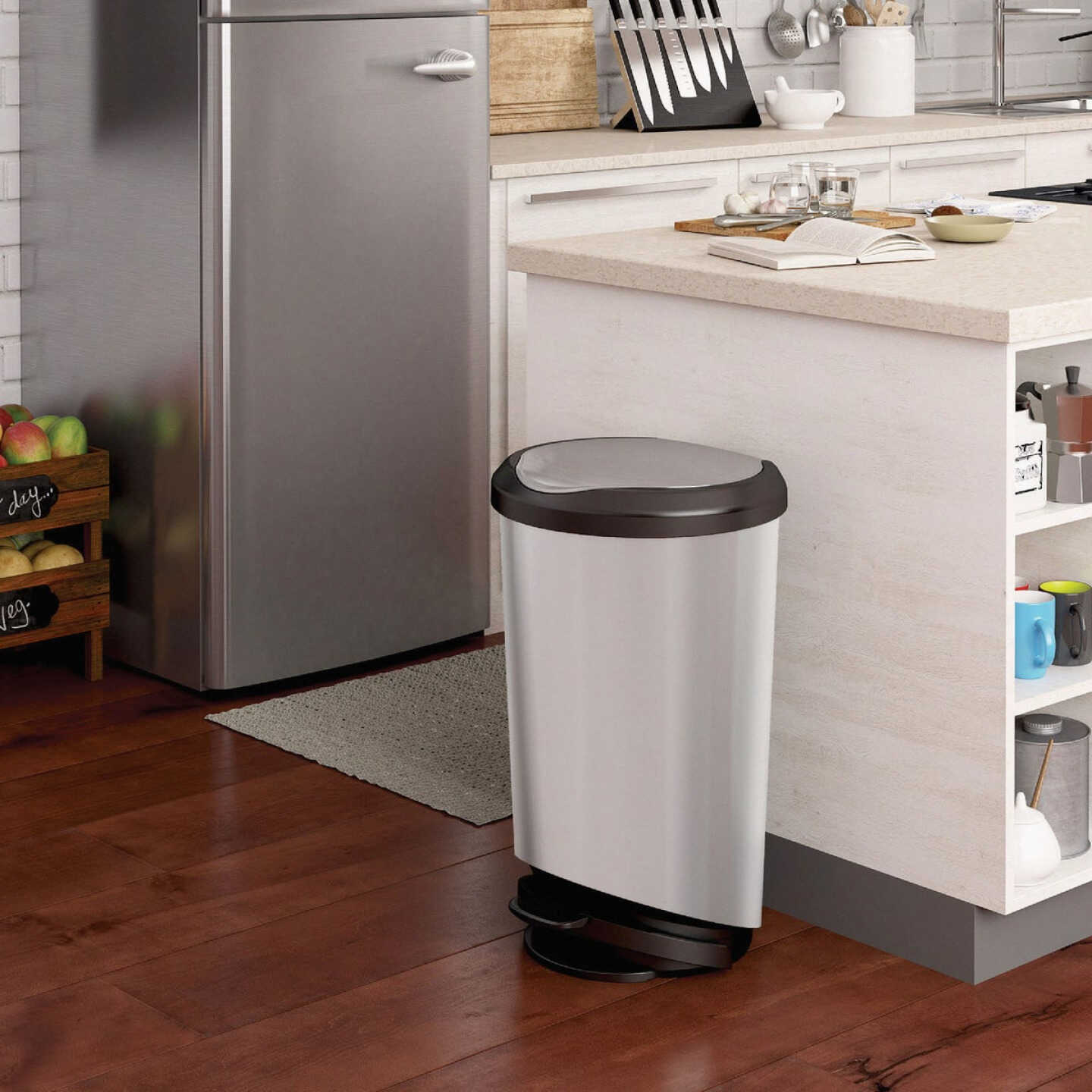 Curver Tondo 11 Gal. Step Trash Bin Image 2