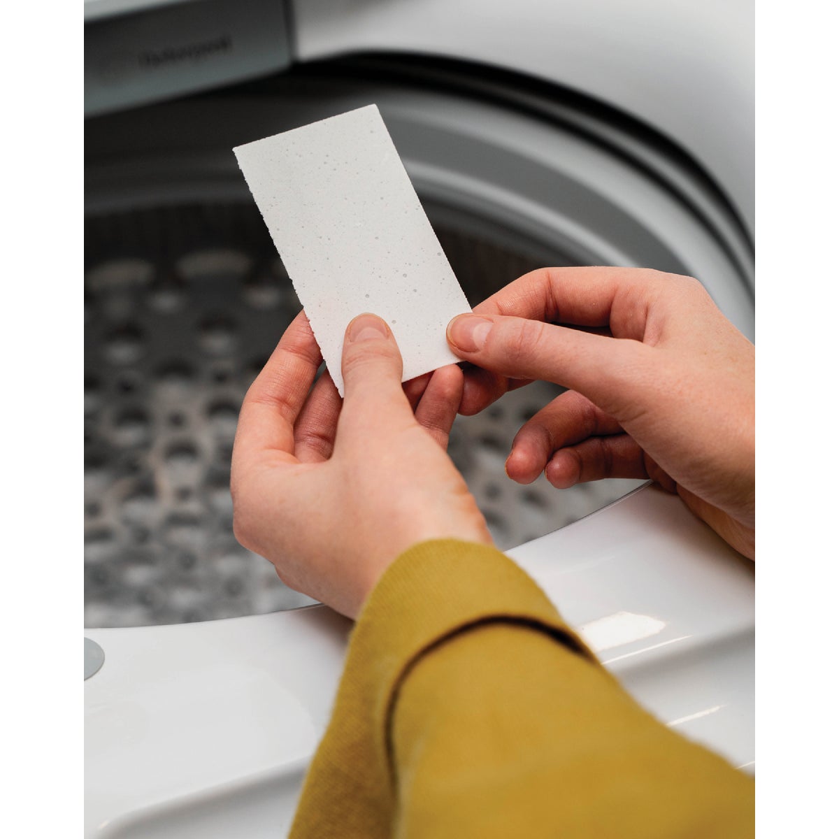 Tru Earth Eco-Strips Fresh Linen Laundry Detergent Image 2