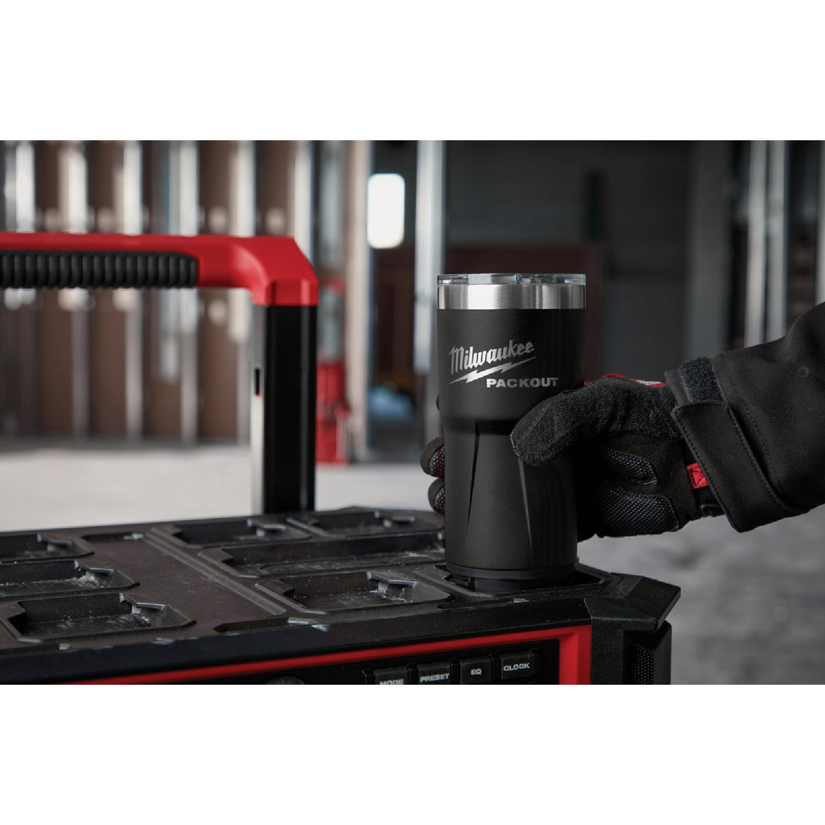 Milwaukee PACKOUT 20 Oz. Black Insulated Tumbler Image 6