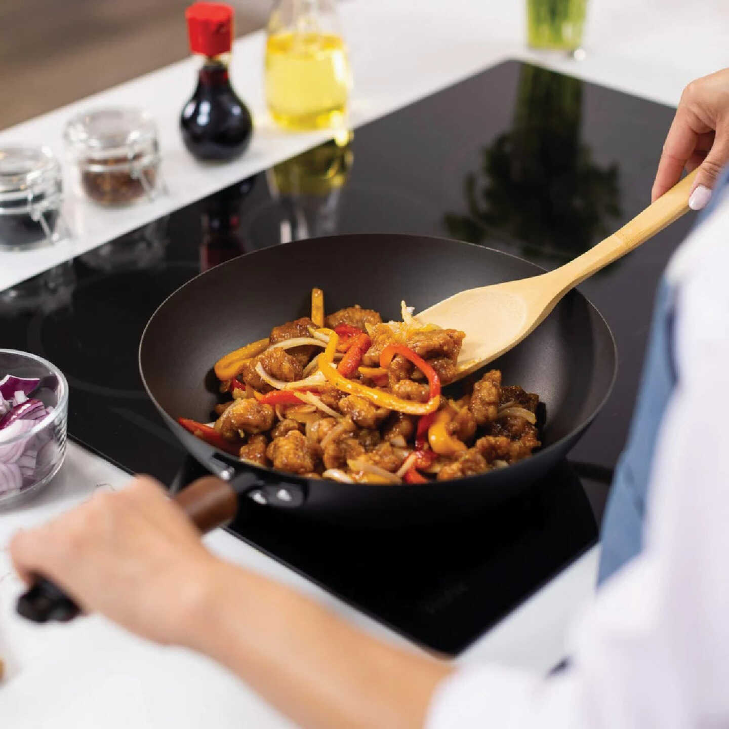 Joyce Chen Classic Series 12 In. Carbon Steel Preseasoned Stir Fry Pan Image 5