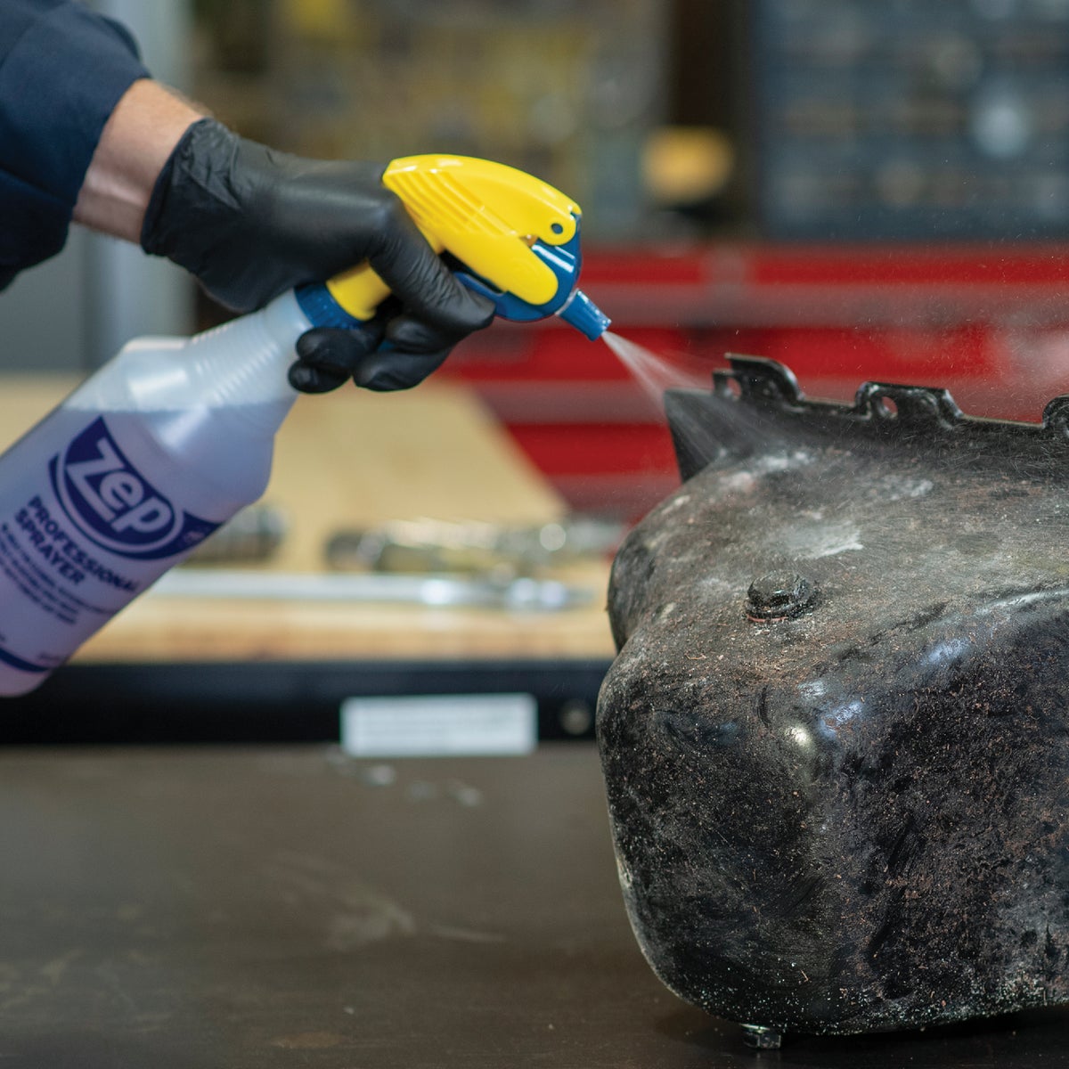 Zep 32 Oz. Plastic Professional Spray Bottle Image 6