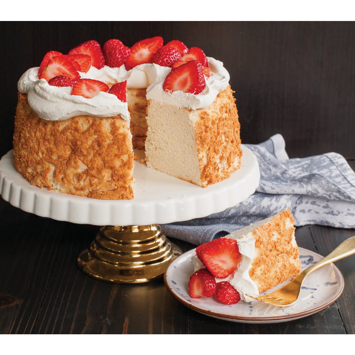 Nordic Ware 10 In. Angel Food Cake Pan Image 2