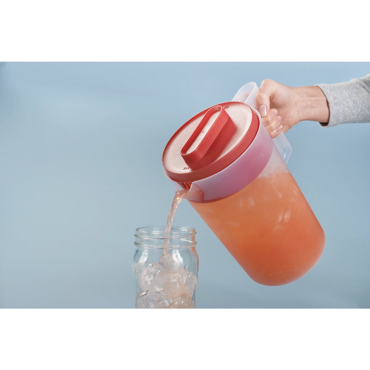 Rubbermaid 2 Qt. Simply Pour Plastic Pitcher with Multi-Function Lid Image 3