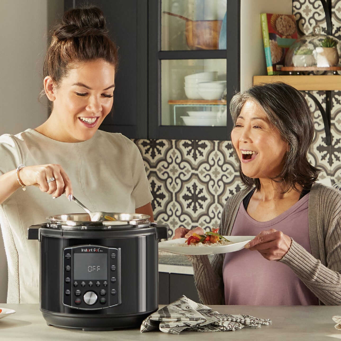 Instant Pot Pro 6 Qt. Multi-Use Pressure Cooker Image 2