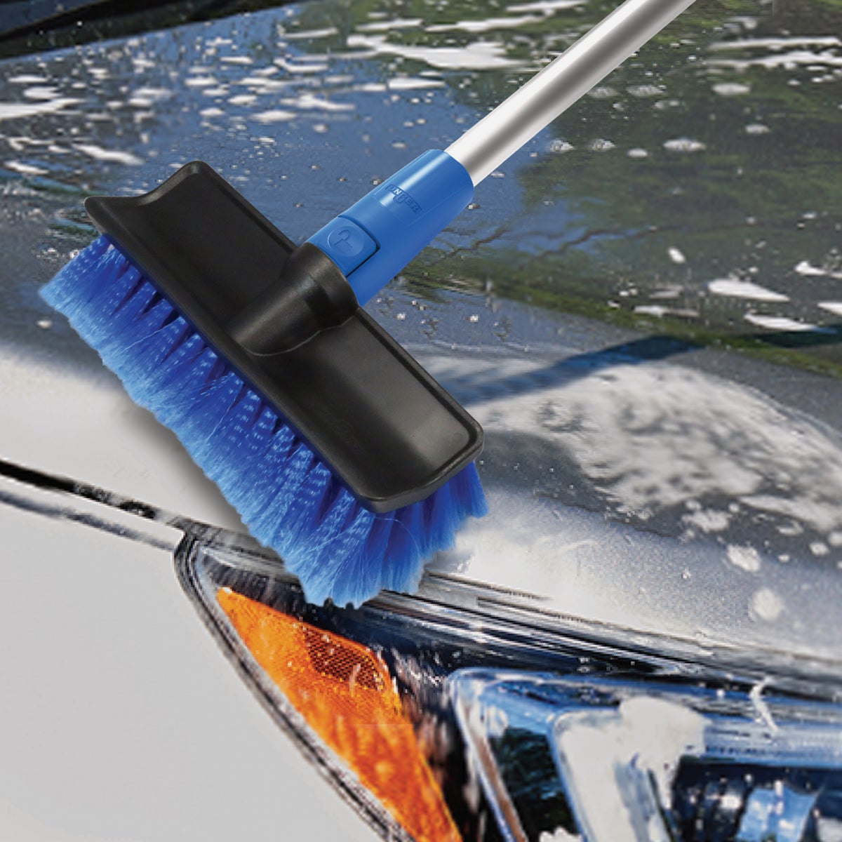 Unger Professional LockOn Non-Scratch Multi-Angle Wash Brush Image 2