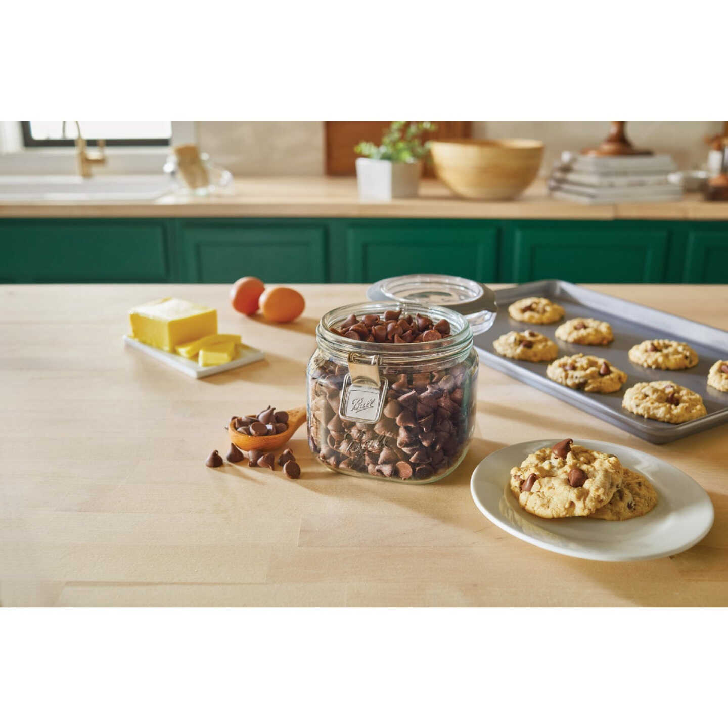 Ball 1 Qt. Storage Latch Jar Image 2