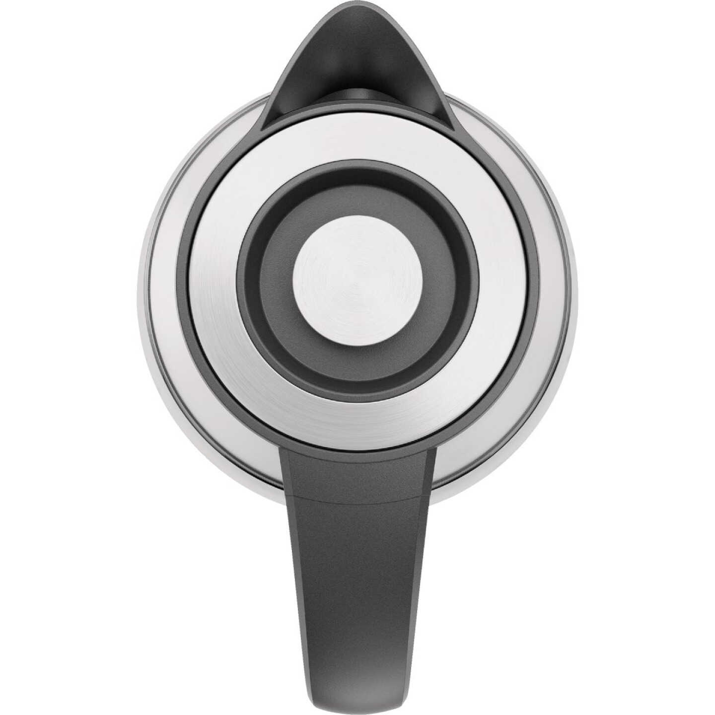 Chefman 1.2L Electric Kettle Image 6