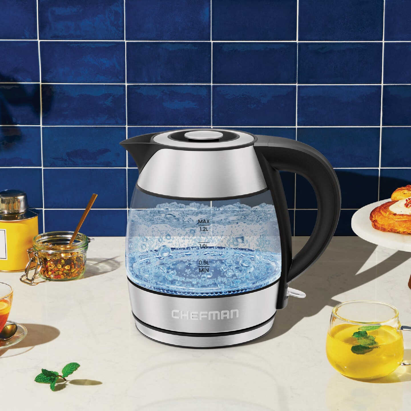 Chefman 1.2L Electric Kettle Image 2